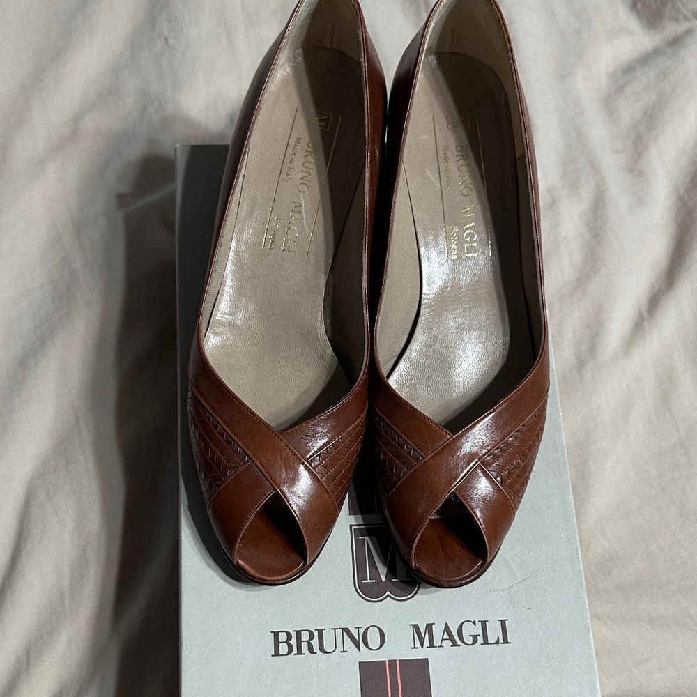 Vintage Bruno Magli Women's Tan Peep Toe Heels